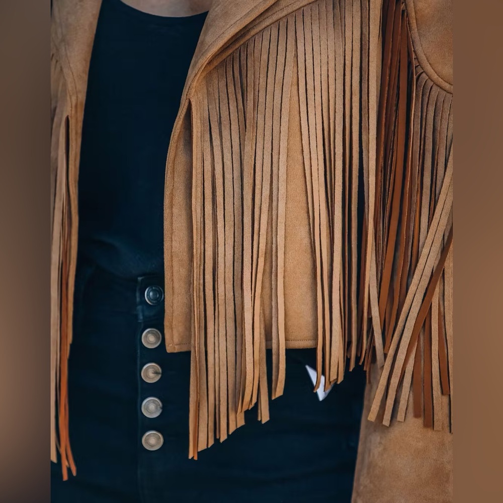 BEST SELLER NWT TAN Western Boho Fringed Faux Suede Jacket RODEO OOTD - Picture 6 of 6